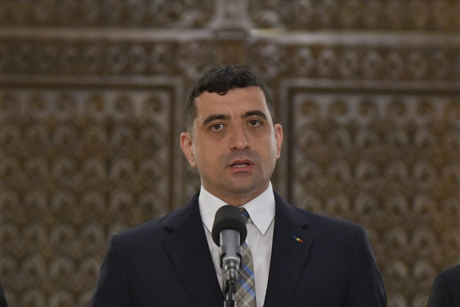 Simion apără ciobanii de pe Transalpina: Turmele-n pericol