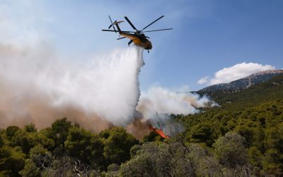 Elicopter anti-incendiu s-a prăbușit, doi oameni la bord