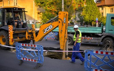 Bulevardul Eroilor, București: Carosabil surpat, groapă de 3 metri