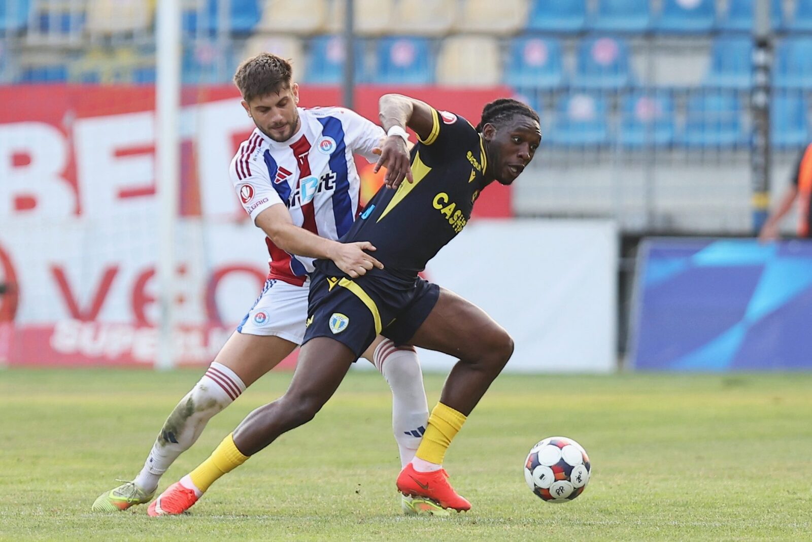Petrolul bate Oțelul 1-0, penalty, roșu: Spectacol total