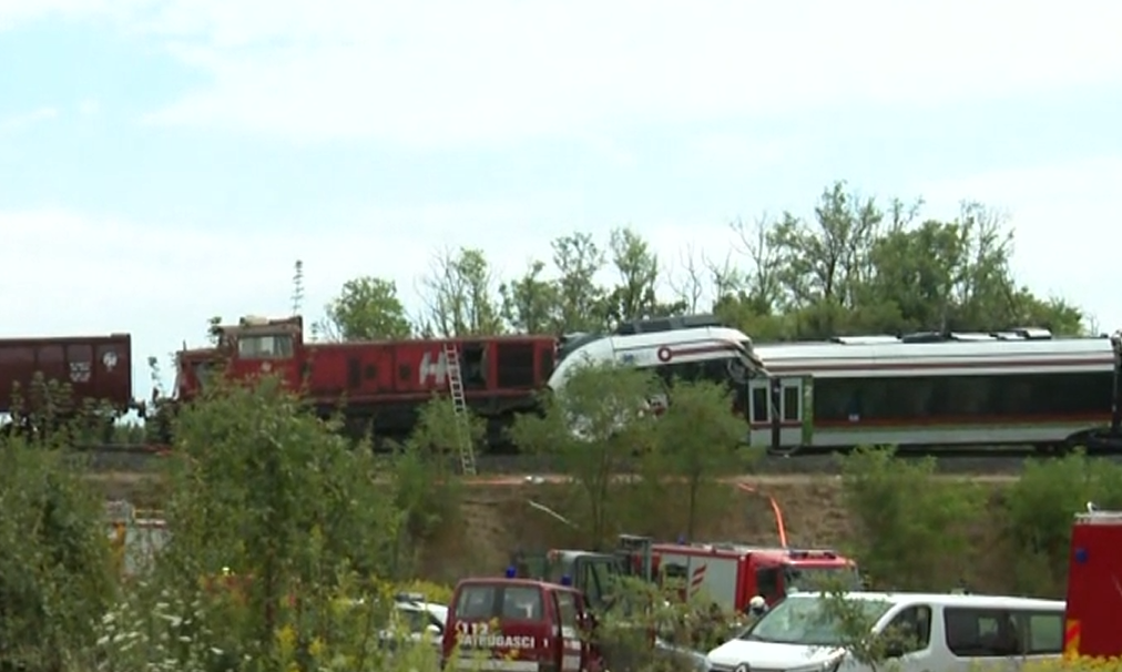 Accident feroviar în Croația. Un tren de pasageri s-a ciocnit cu un tren de marfă. Zeci de răniți