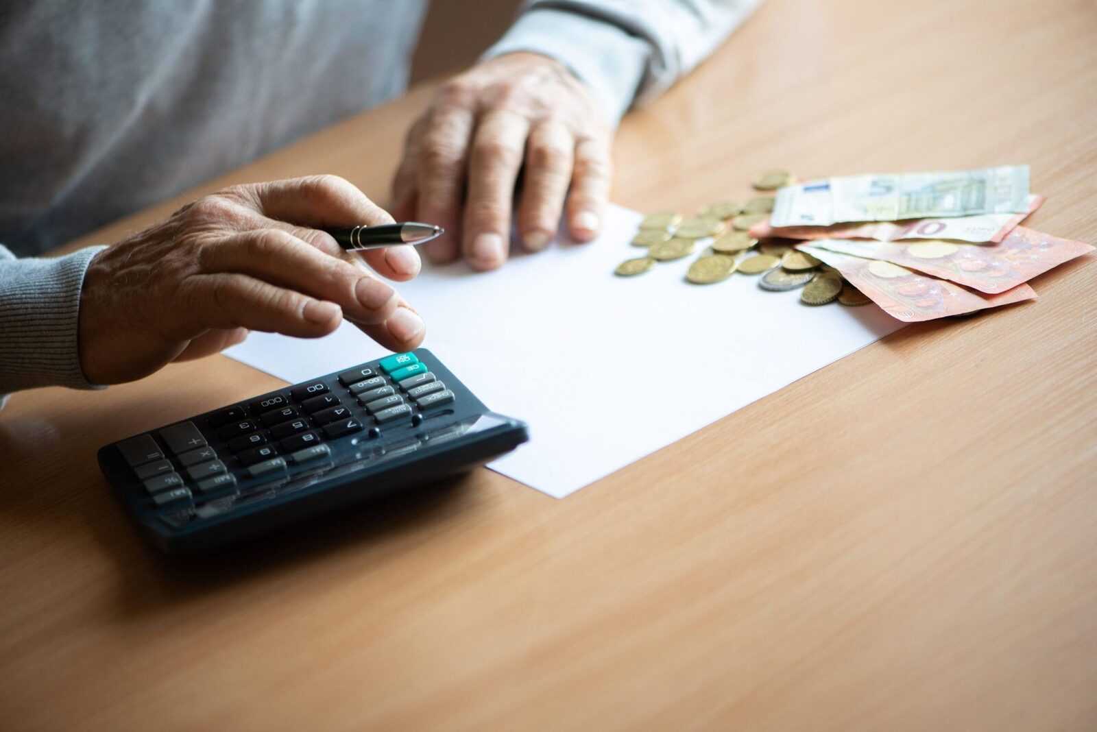 Studenți la zi și angajați: Vechimea la pensie, calculată diferit