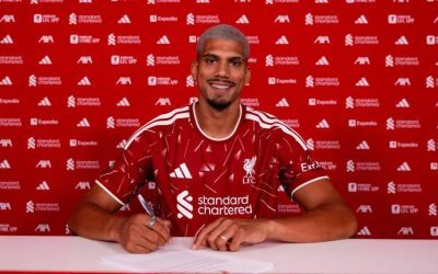 Primeras palabras de Araújo como jugador del Liverpool: "No había dudas de que llegaba a una gran institución"