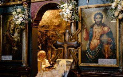 Femei interzise în Biserica din România, sub blestemul distanței