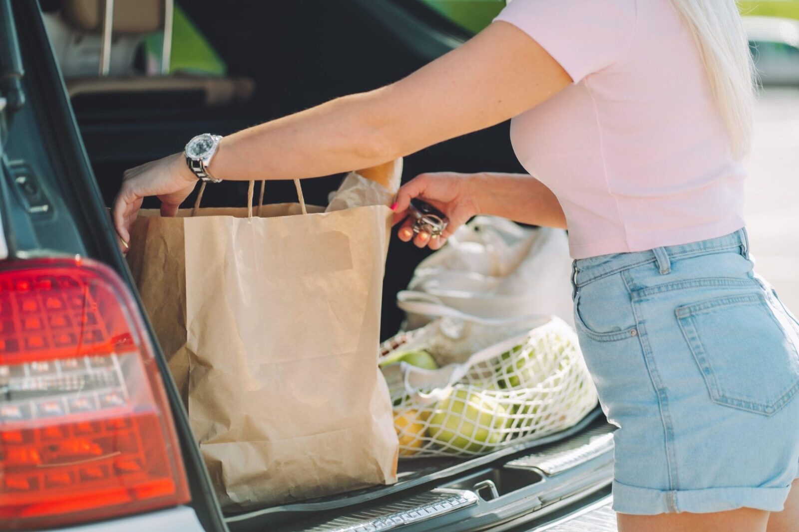 Cât țin alimentele la 35+ grade: Pericolul din mașină