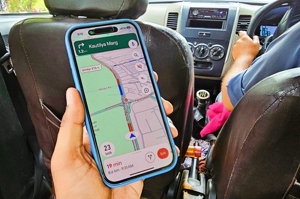 Harta te-o înșală: Cum forțezi ruta rapidă pe Google/Apple