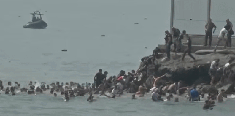 Ceuta, invadată de 80.000 migranți: 1.400 minori, încă în exclava spaniolă