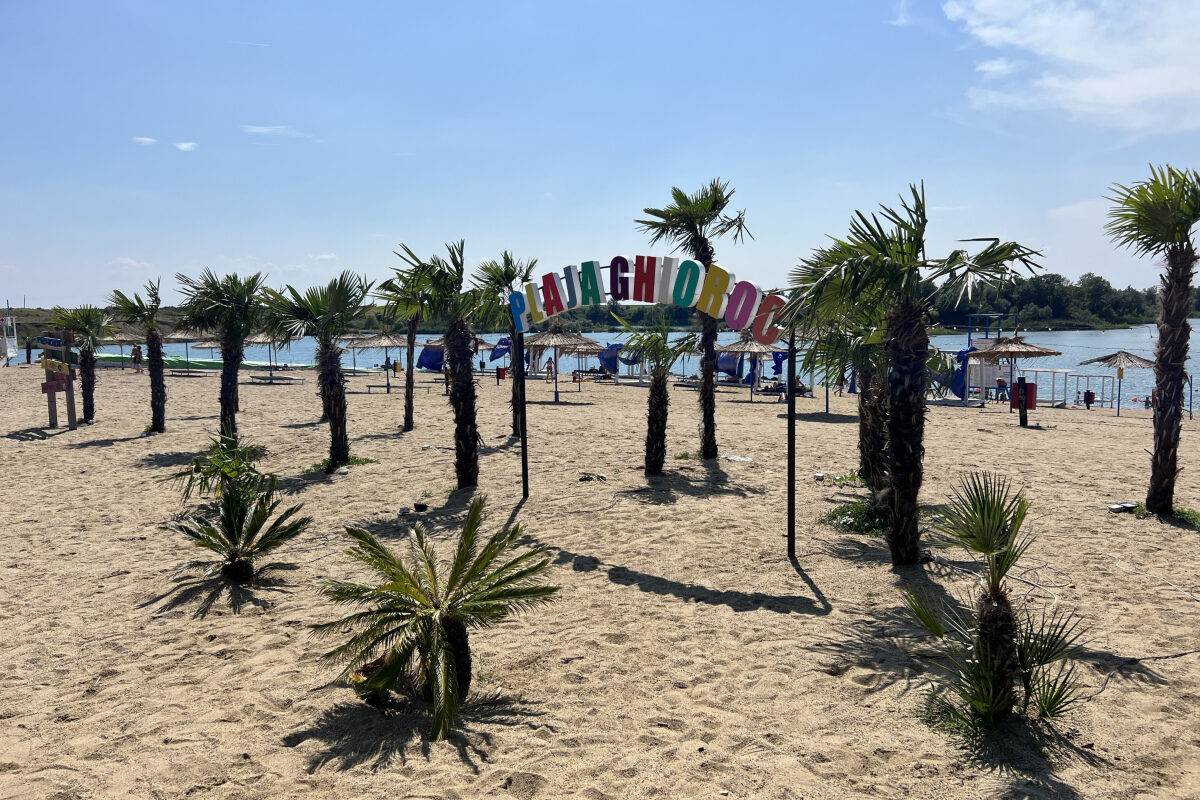 Plaja românească ce te duce-n Spania, departe de mare