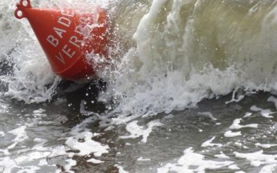 Un bărbat s-a înecat în mare la Eforie Nord. Fusese scos de salvamari de 3 ori din valuri, în cursul zilei, dar a intrat din nou în apă