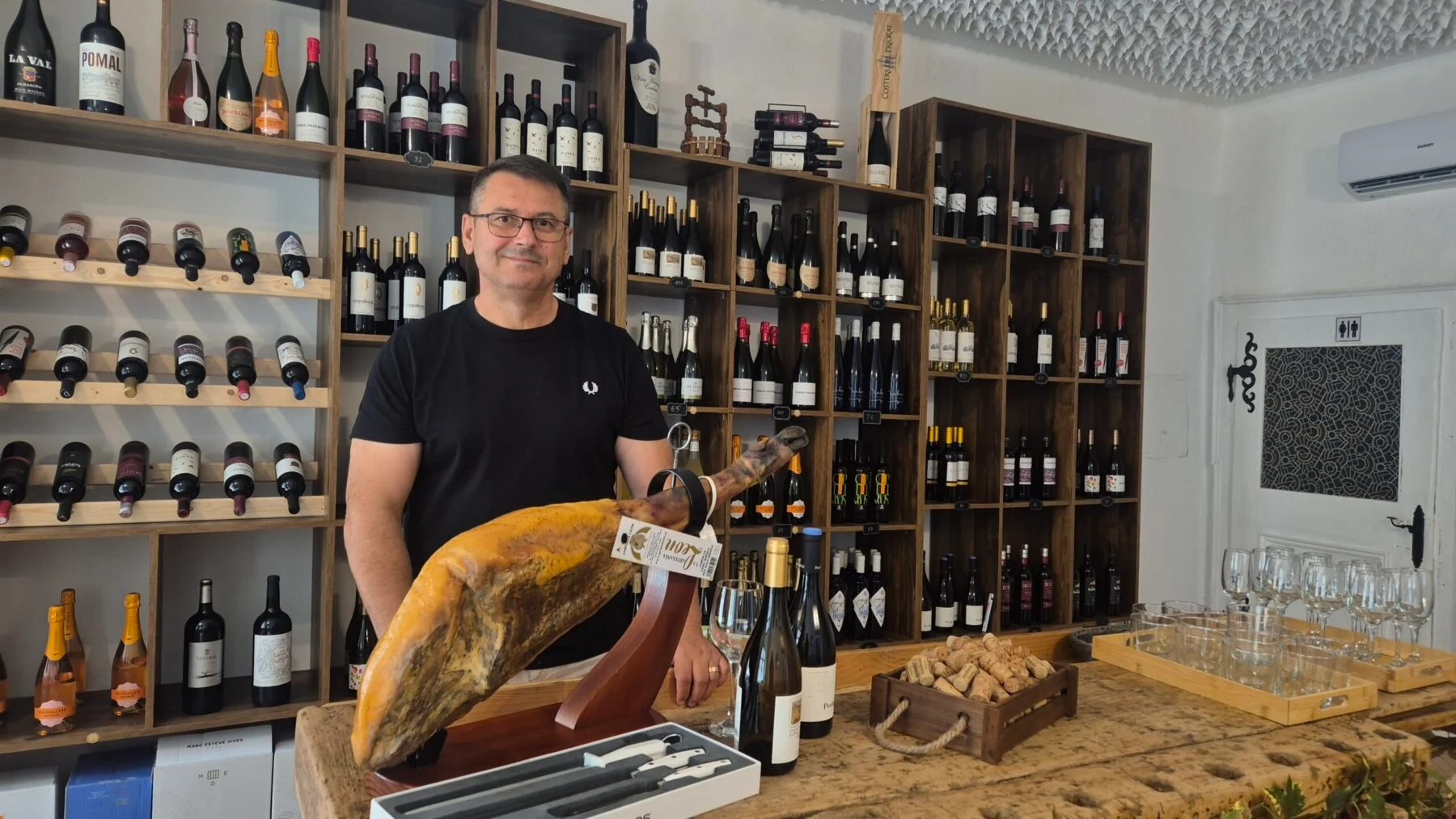 Sibianul care a lăsat Spania pentru a deschide un magazin iberic
