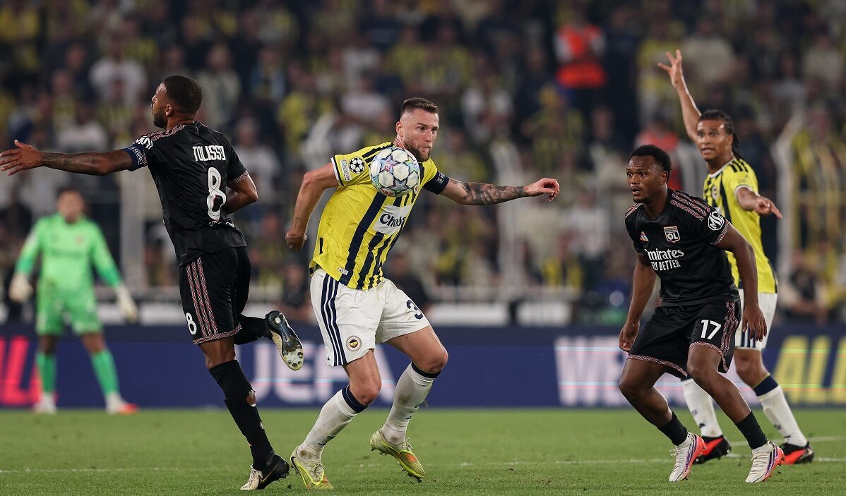 Marin luptă în Champions League! Lyon-Fener, AEK-Levski LIVE