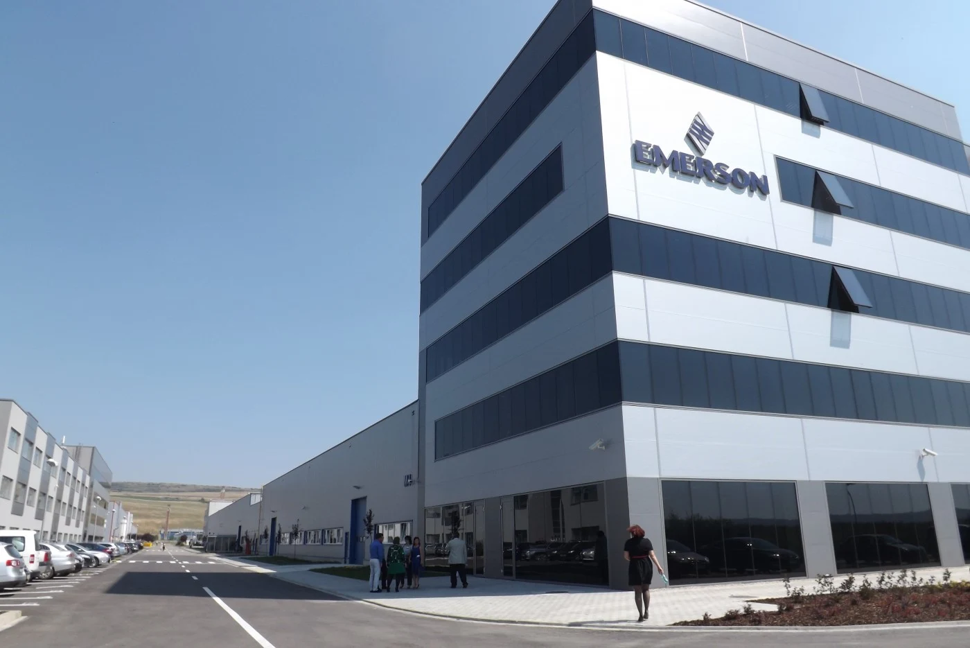 Gigant american, concedieri în România, afaceri record