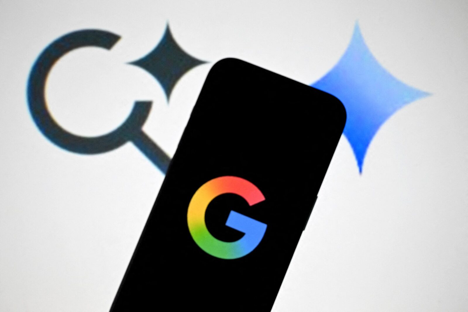 Google abandonează butonul de căutare: Ce se schimbă pe pagina principală