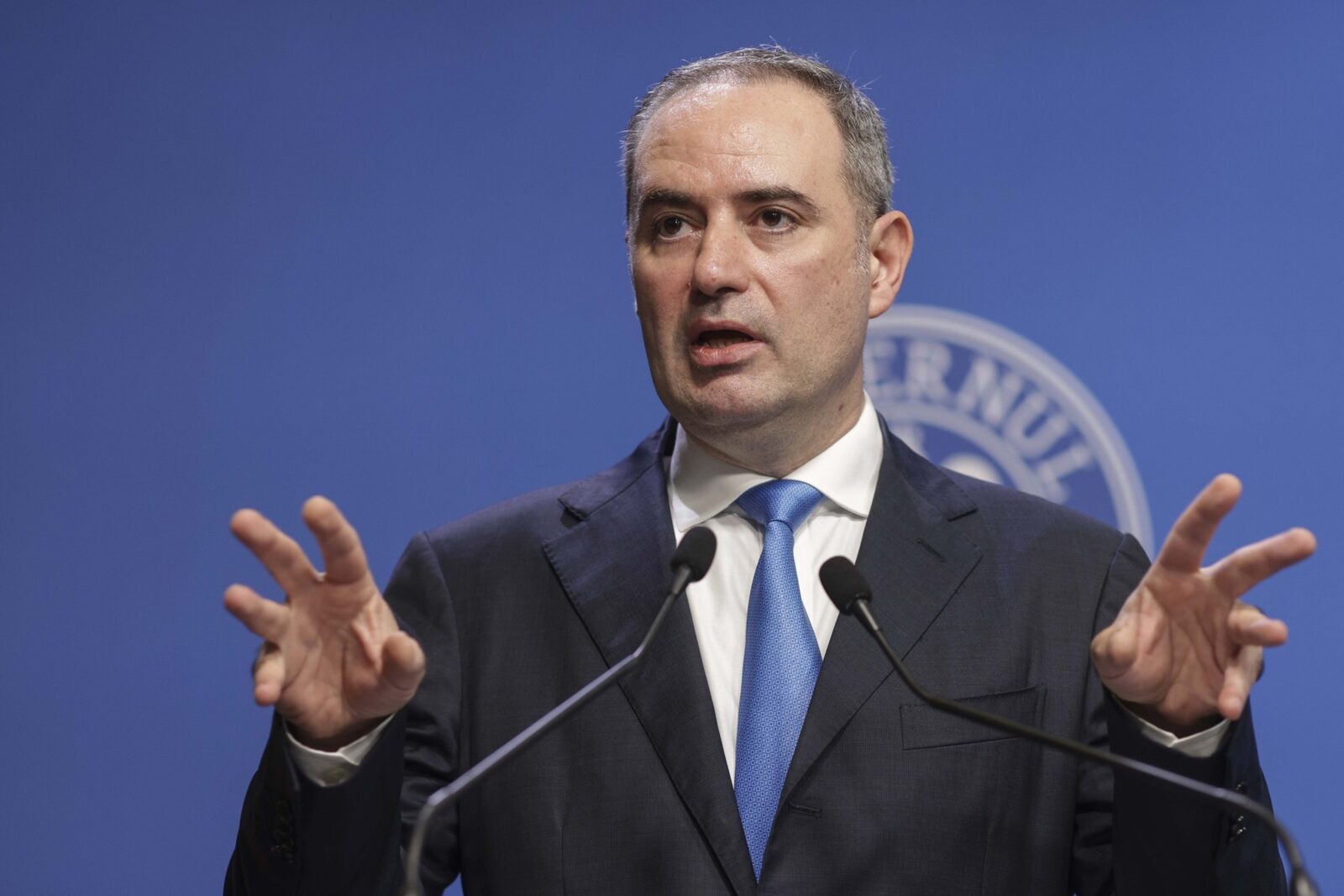 Nazare evită premieriatul: „Guvern stabil, curând!”
