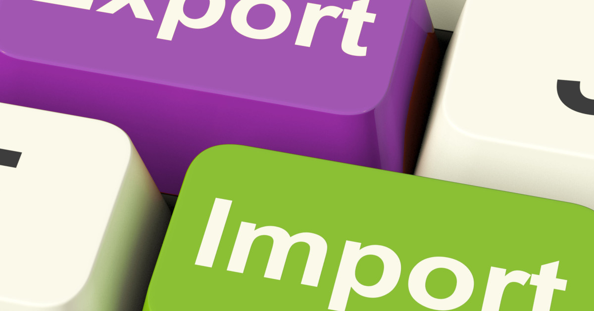 România, deficit comercial mai mic: Exporturile urcă, importurile scad