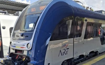 Trenul PESA, un fiasco: Pasageri blocați, o oră întârziere, cuptoare pe șine