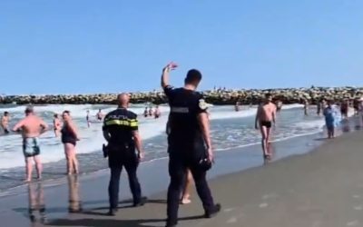 Turiști pe litoral au sfidat steagul roșu, au intrat în mare