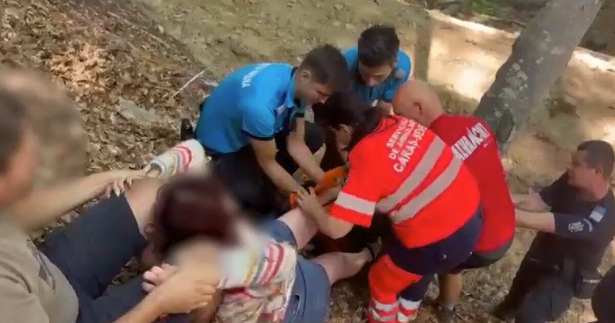 Turistă salvată de jandarmi după fractură pe munte