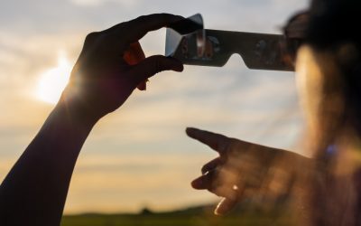 Eclipsă și Perseide azi pe cerul României: Vizibilitate maximă
