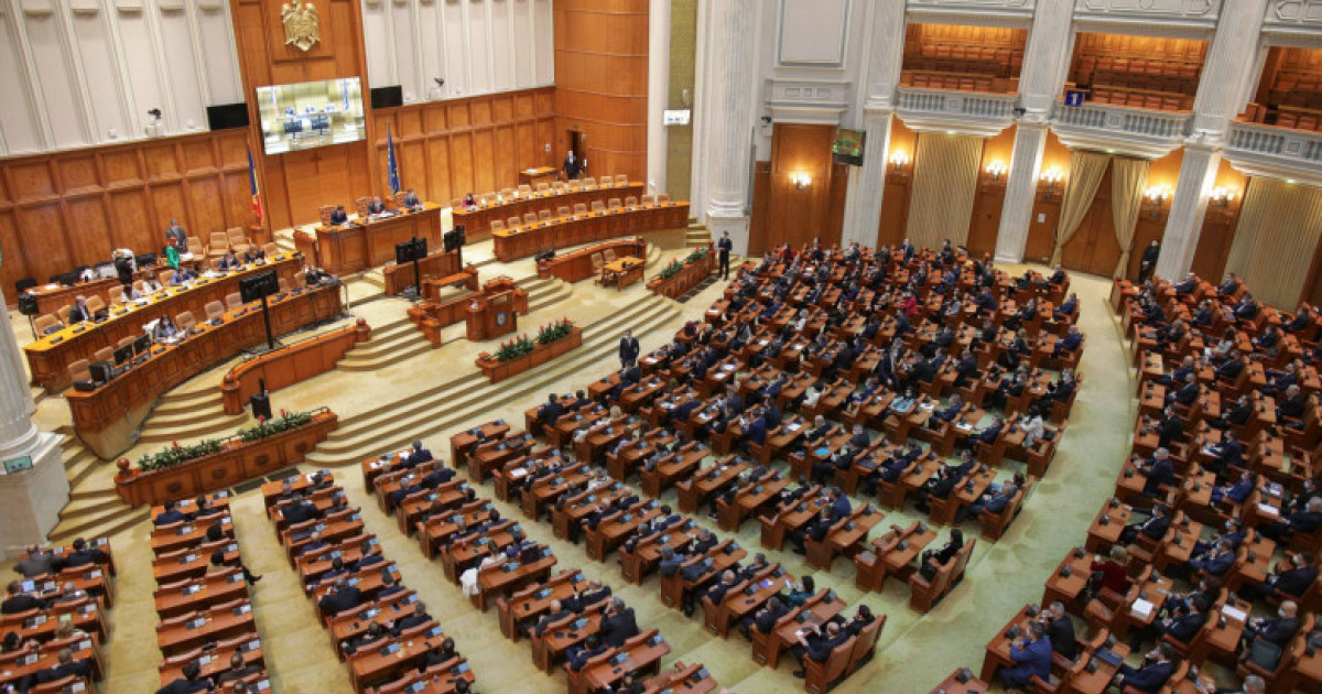 Energie verde, pact PSD-AUR: Legea decarbonizării, adoptată în Parlament