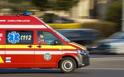 Tineri au blocat ambulanța în Cluj, reținuți 24 ore