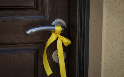 Panglica galbenă la ușă: Ce vor să spună vecinii tăi