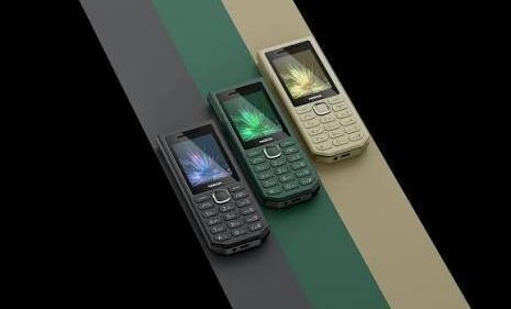 Telefonul-univers: Baterie, lanternă și power bank inclus