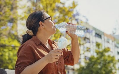 Hidratarea pe caniculă: Câtă apă și ce mâncăm după greutate