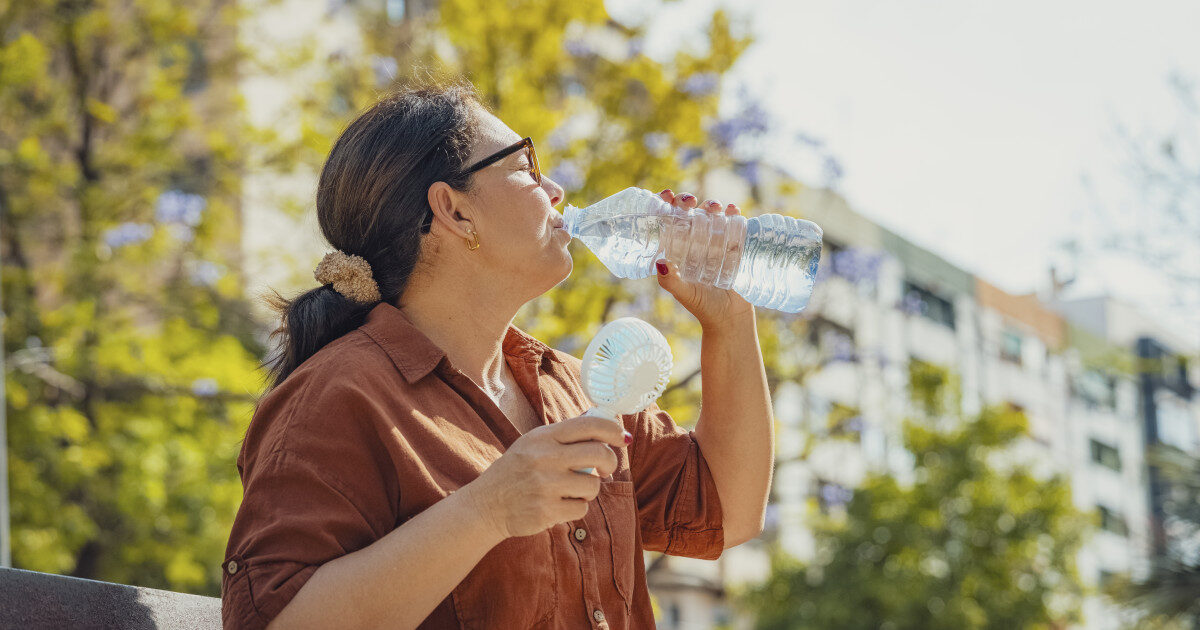 Hidratarea pe caniculă: Câtă apă și ce mâncăm după greutate