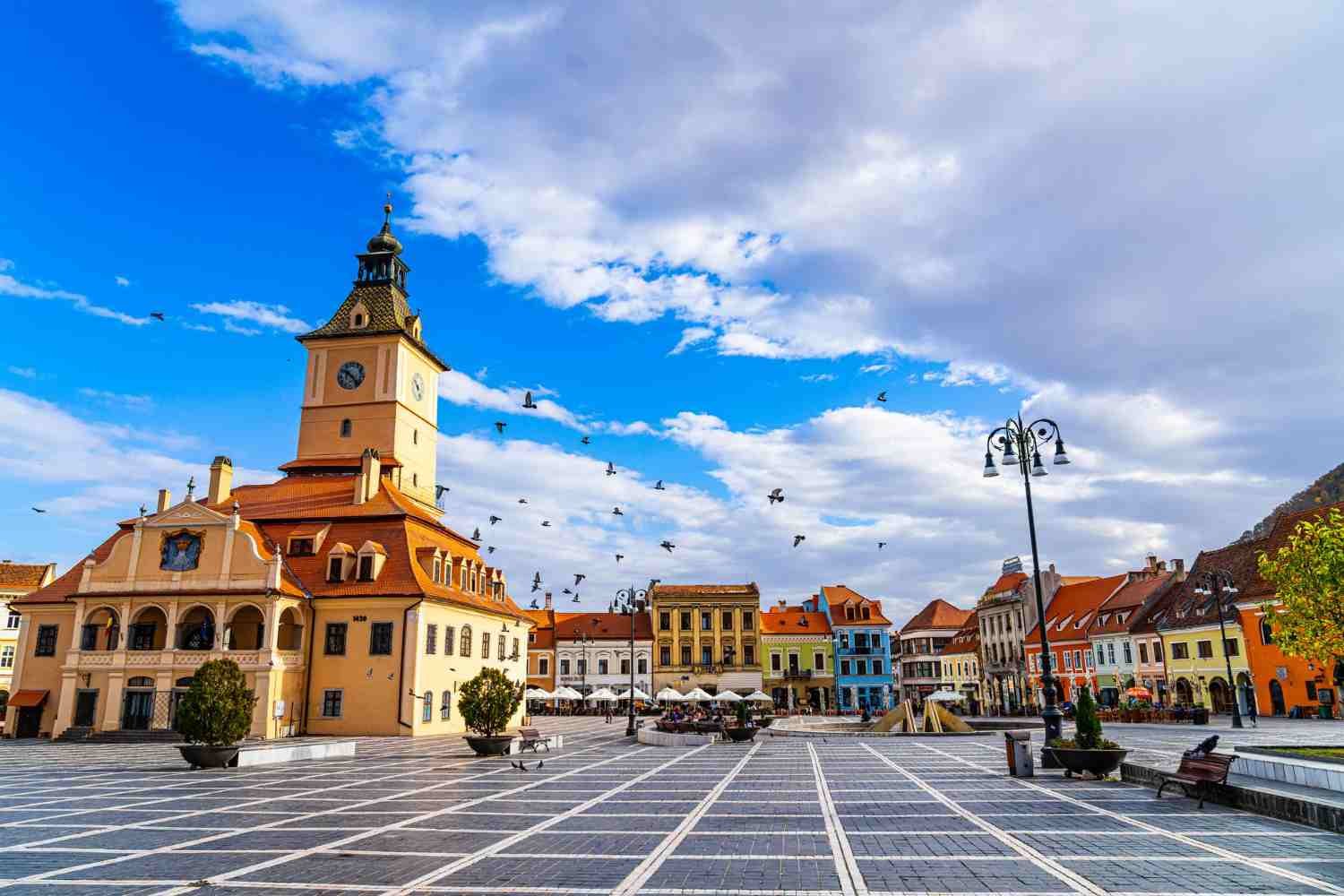 România, paradoxul vacanței: Românii pleacă, străinii vin