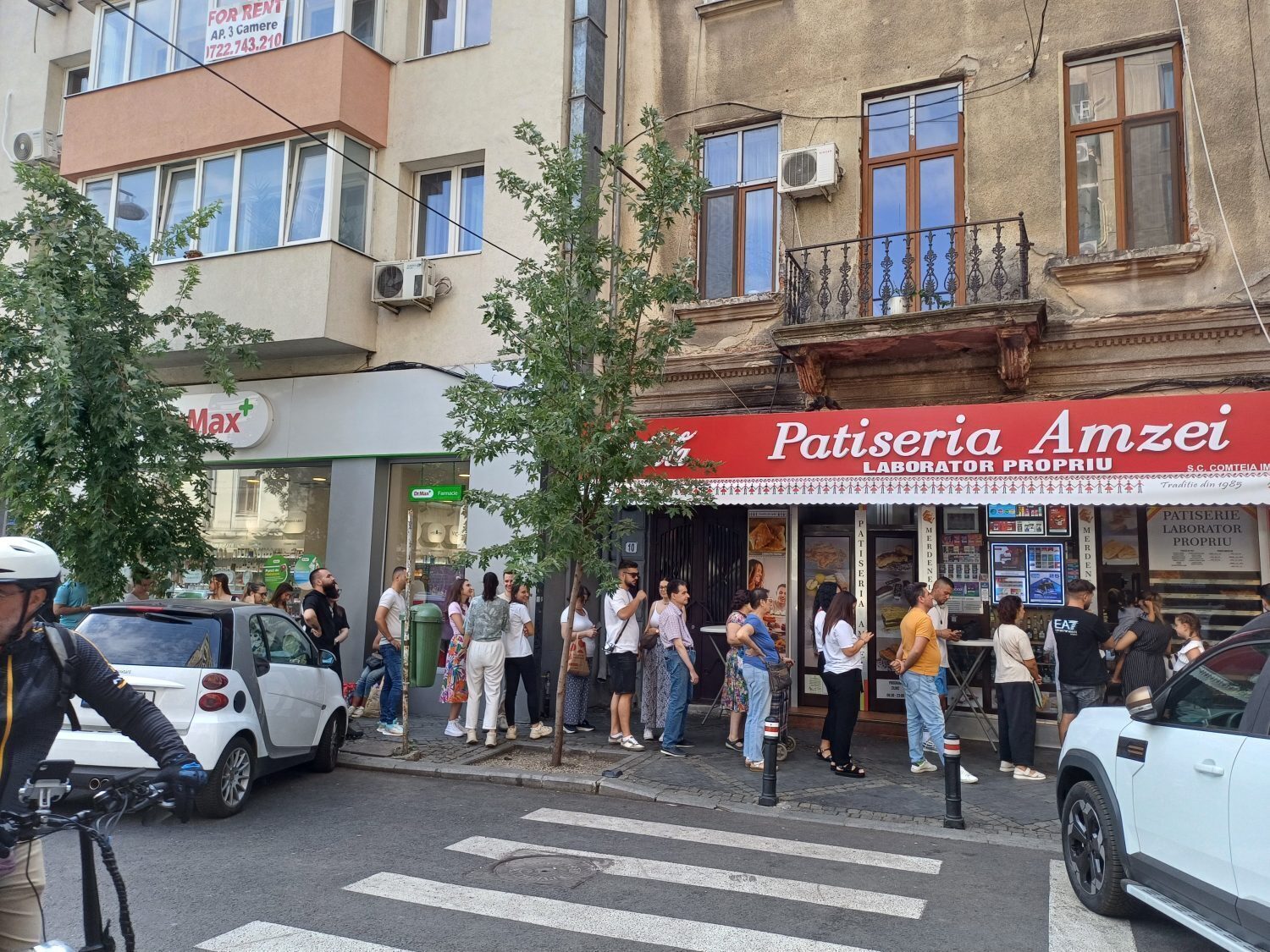 Amzei: Numele de pe clădiri, de la cofetărie la afaceri