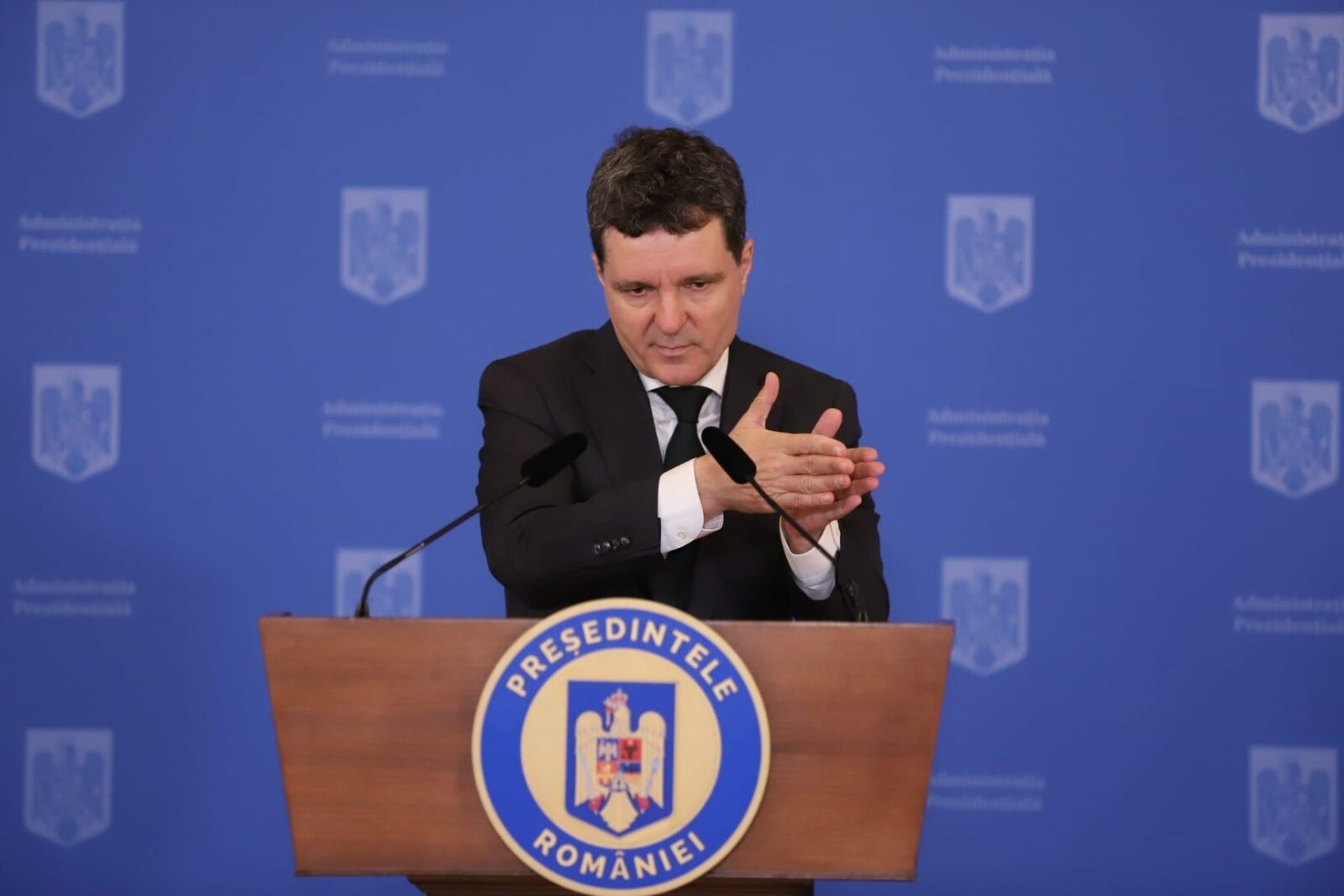 președinte-jucător sau un președinte moale