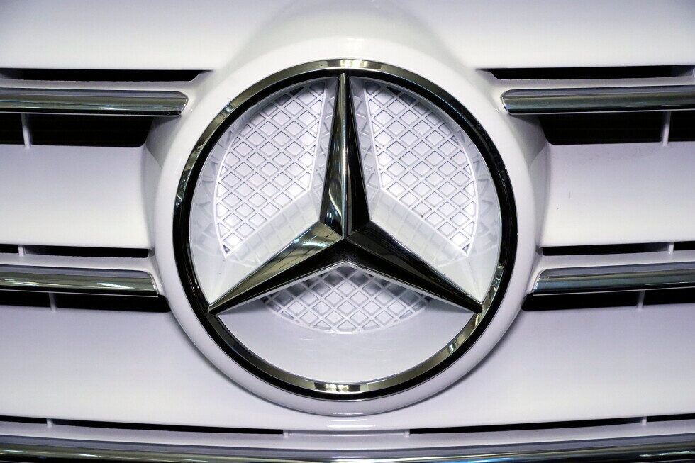 Class action lawsuit alleges Mercedes AMG car logos have a burn hazard