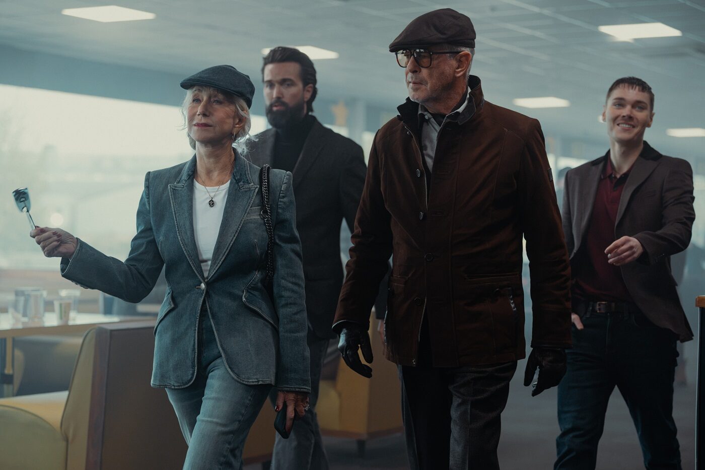 Hardy, Brosnan, Mirren, în război pentru putere VIDEO