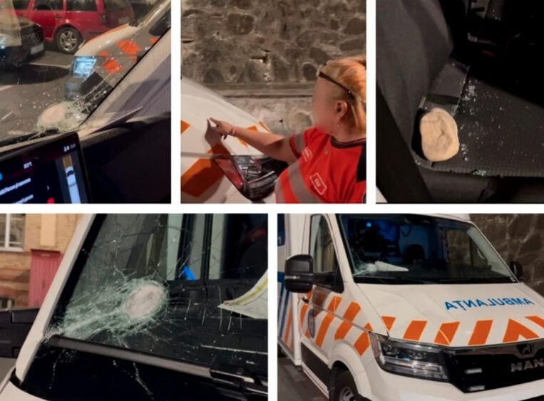 Șoferul ambulanței atacate în Cluj, operat de două ori. Riscă să își piardă vederea