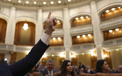 Parlament: Consilierii locali scapă de incompatibilitate