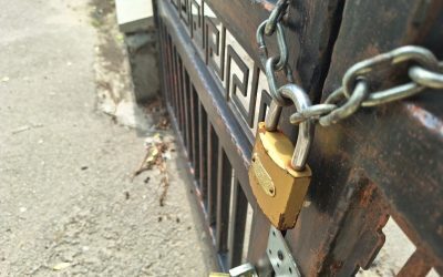 Primarul Buzăului amenință școlile cu amenzi pentru terenurile de sport închise