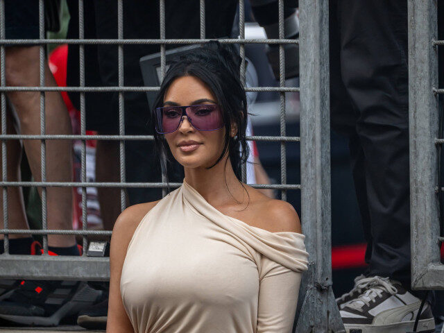 Kardashian vrea „nunta secolului” după luni de relație