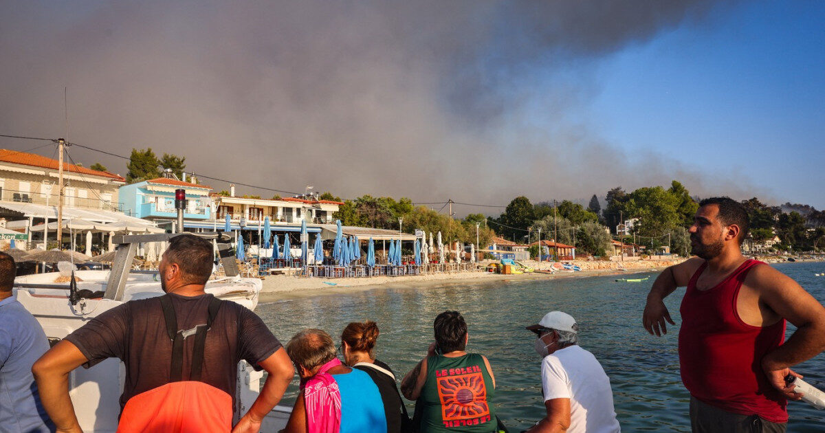 Incendiu devastator în Grecia: Atenție români, mesaj de la consulat