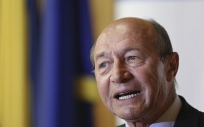 Băsescu: Fură toți politicienii cu cetățenii. Legea salarizării, oglindă