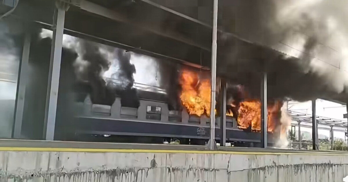 Incendiu în gară: Un vagon a luat foc, anunță CFR