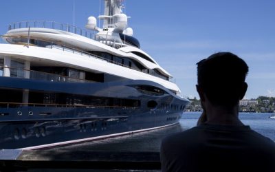 Zuckerberg, pe iaht de 300 mil $, ignoră SOS-ul unei ambarcațiuni