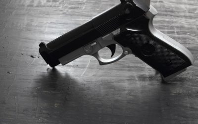 Arme din Turcia, prin contrabandă. Trei inculpați în judecată