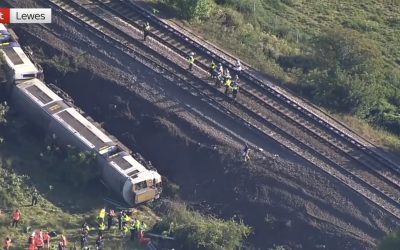 Blocați în vagoane, după un accident feroviar lângă Brighton