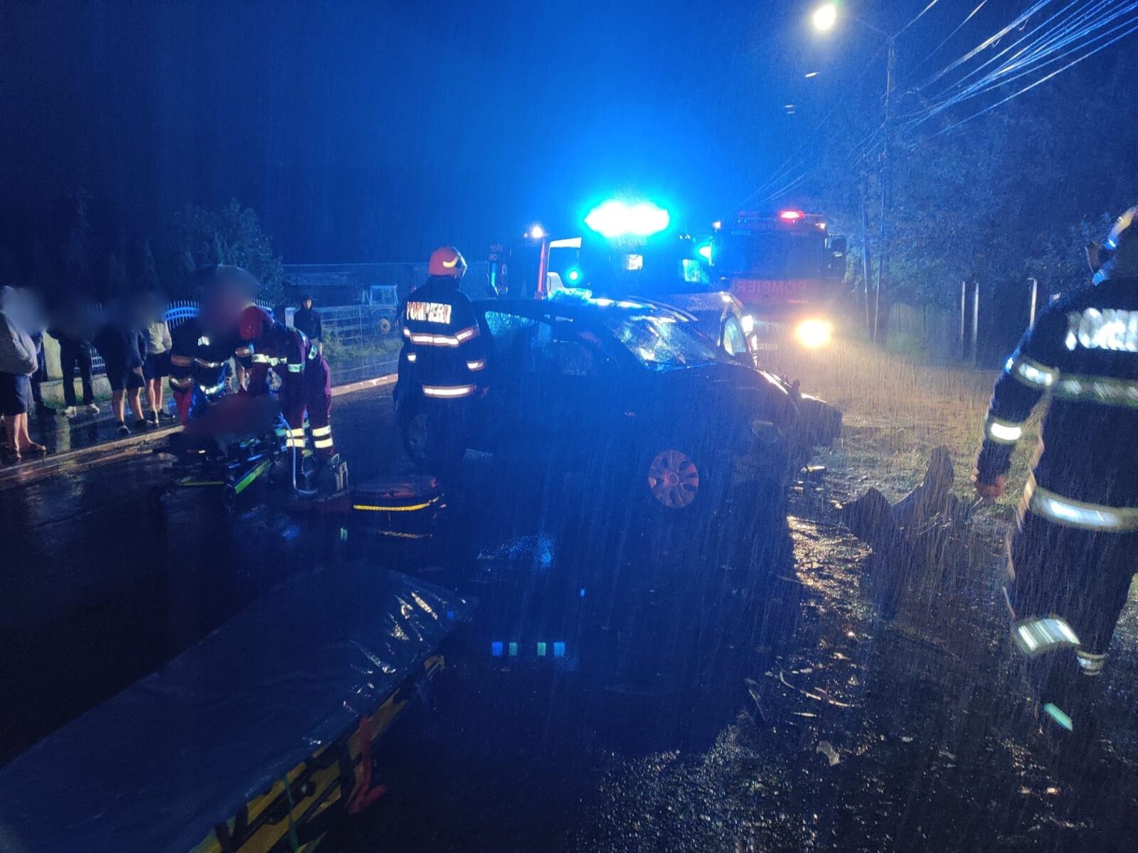 Val de accidente: Mașină răsturnată la Bragadiru, victime multiple în Suceava