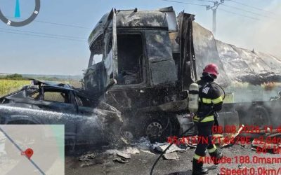 CARACAL: Autoturism, TIR în flăcări după impact. Șofer mort în depășire