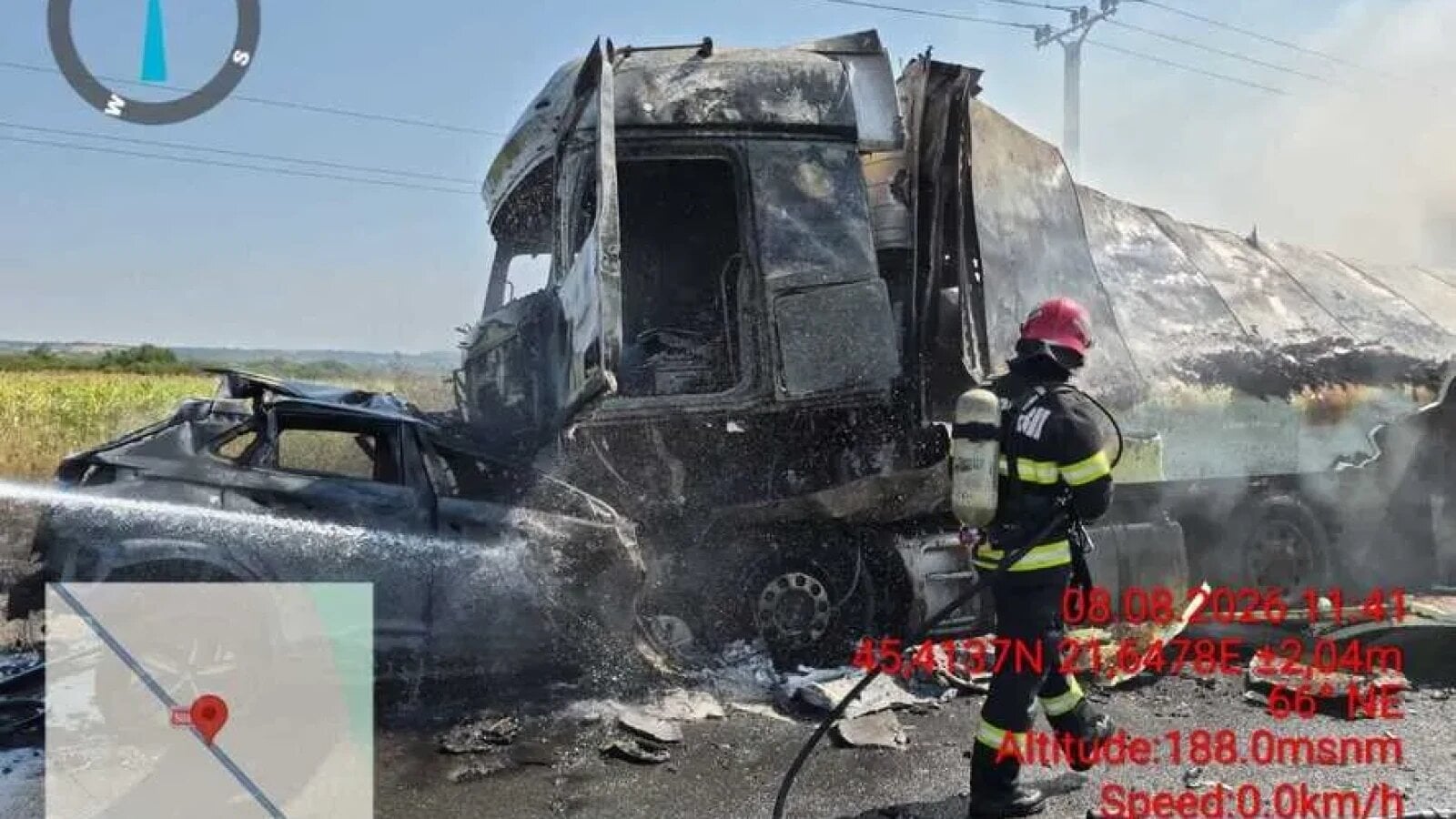 CARACAL: Autoturism, TIR în flăcări după impact. Șofer mort în depășire
