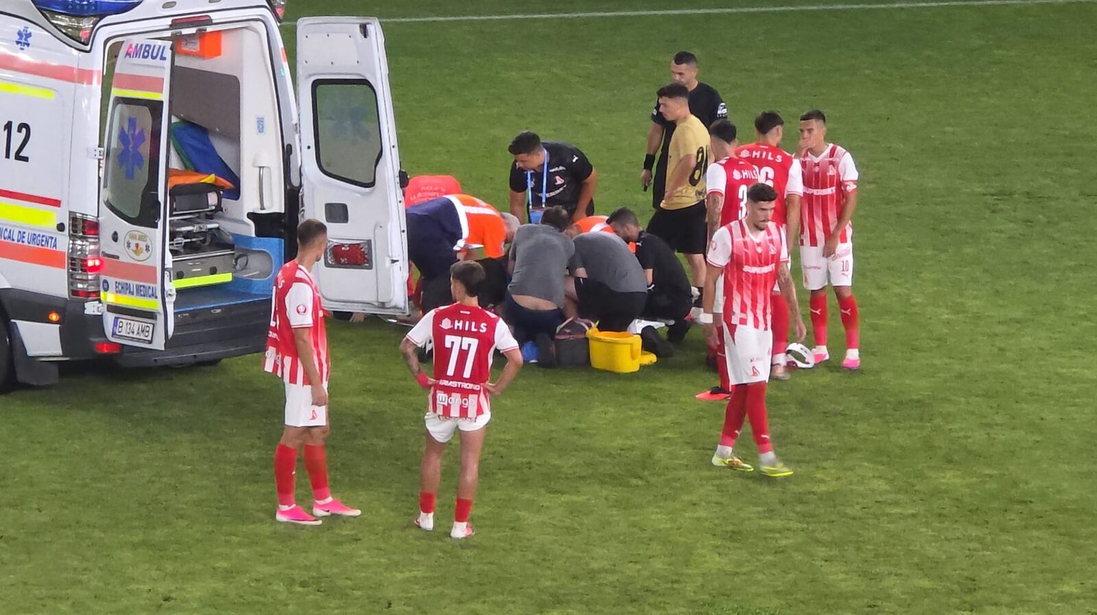 Accidentare horror la Dinamo, ambulanța pe teren