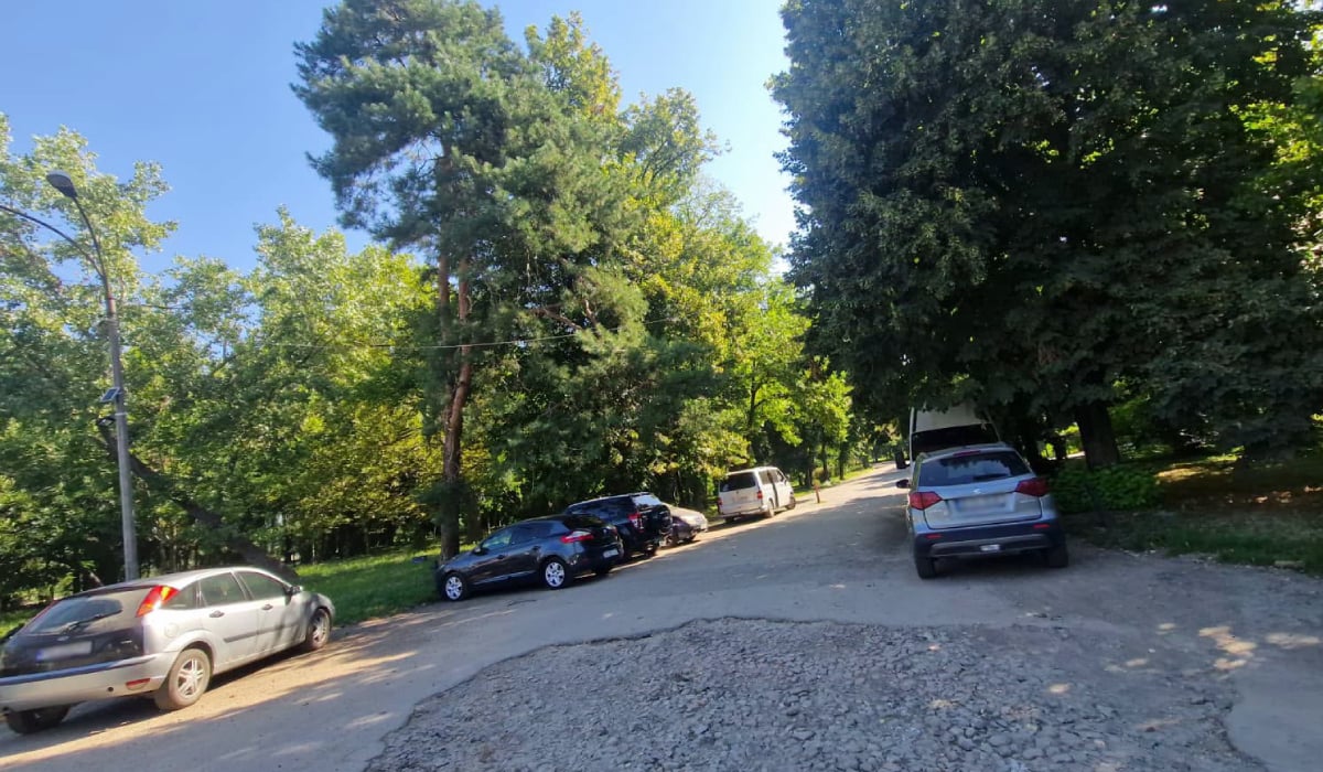 Parcări noi cu barieră și zonă pietonală: 527 de locuri