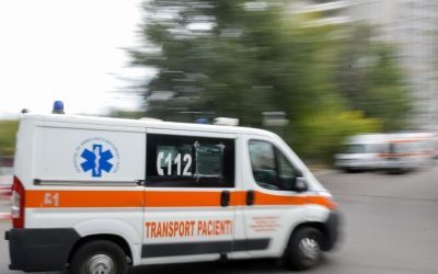 Doctorul mi-a cusut cornea pe viu, o operație de urgență